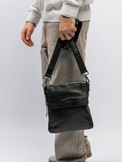 Сумка через плечо Dr.Koffer из натуральной кожи черная