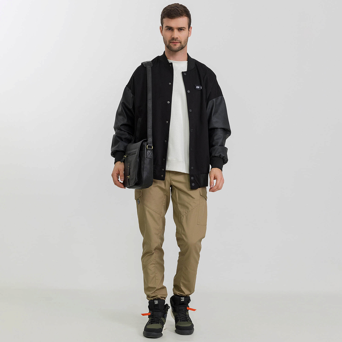 Сумка через плечо Dr.Koffer из натуральной кожи черная