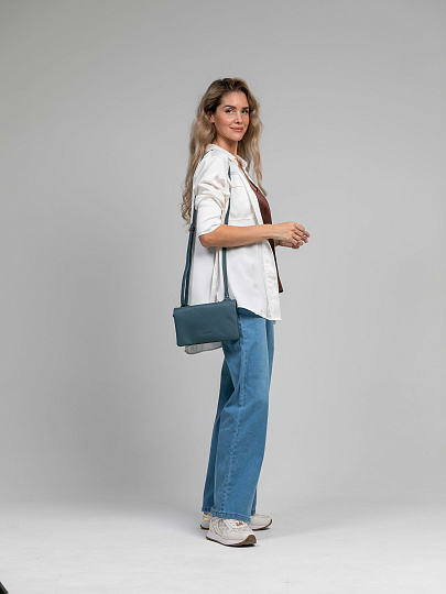 Сумка через плечо Dr.Koffer из натуральной кожи голубая