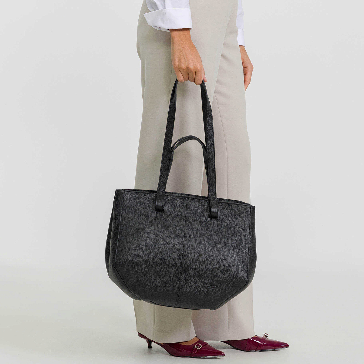 Женская сумка Dr. Koffer из натуральной кожи черная