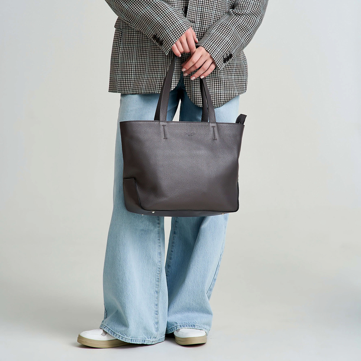 Женская сумка Dr. Koffer из натуральной кожи серая