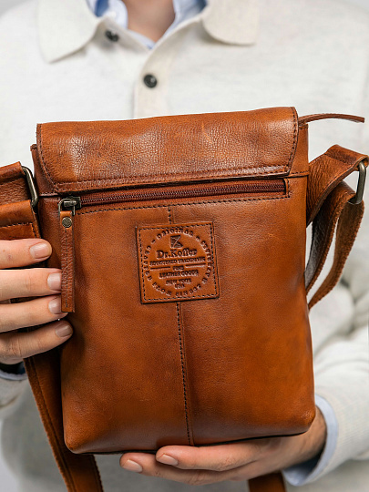 Сумка через плечо Dr.Koffer из натуральной кожи коричневая