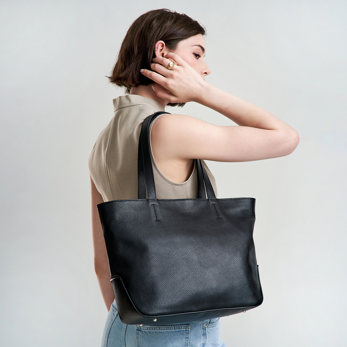 Женская сумка Dr. Koffer из натуральной кожи черная