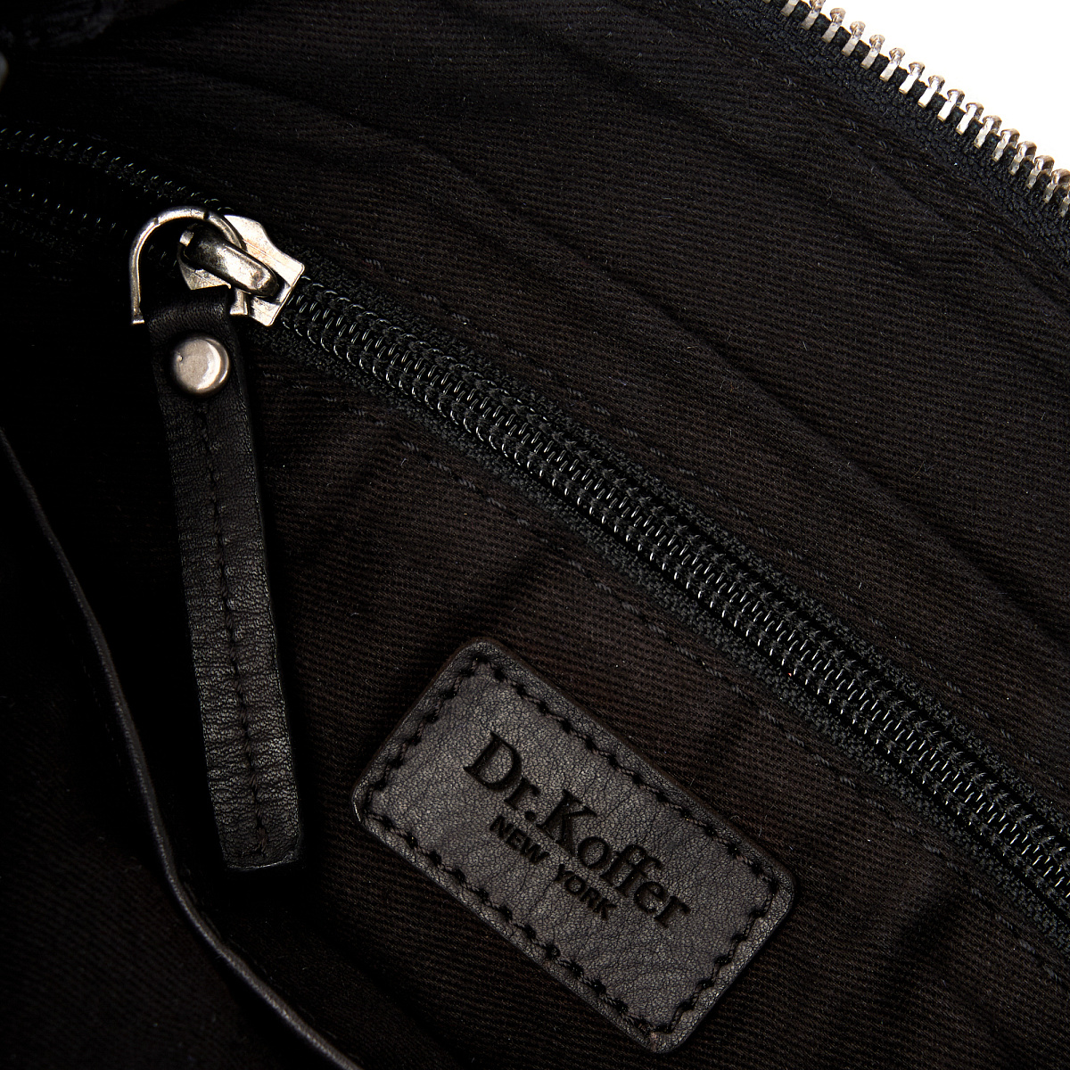 Сумка через плечо Dr.Koffer из натуральной кожи черная