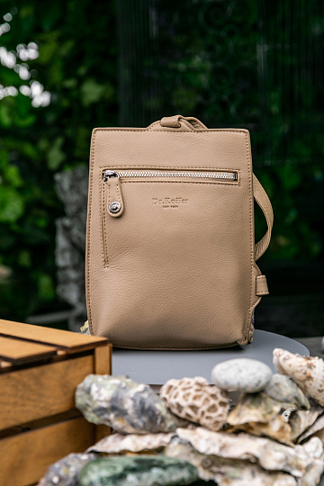 Сумка через плечо Dr.Koffer из натуральной кожи бежевая